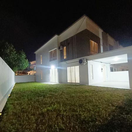 Bungavilla Resthouse Sendayan Port Dickson Bagian luar foto