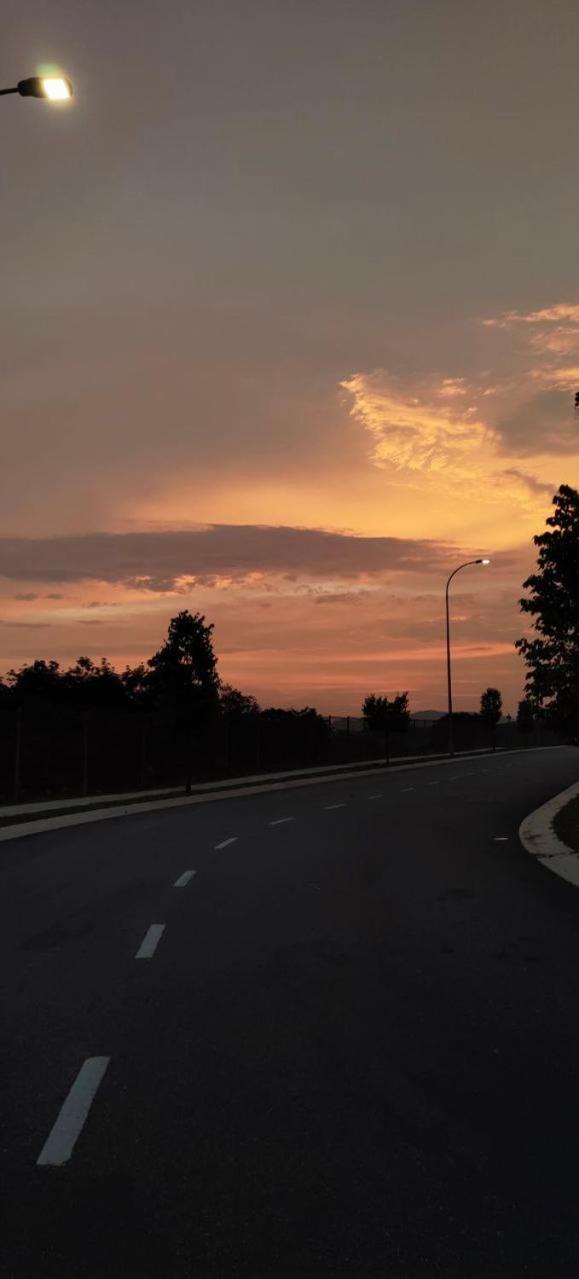 Bungavilla Resthouse Sendayan Port Dickson Bagian luar foto